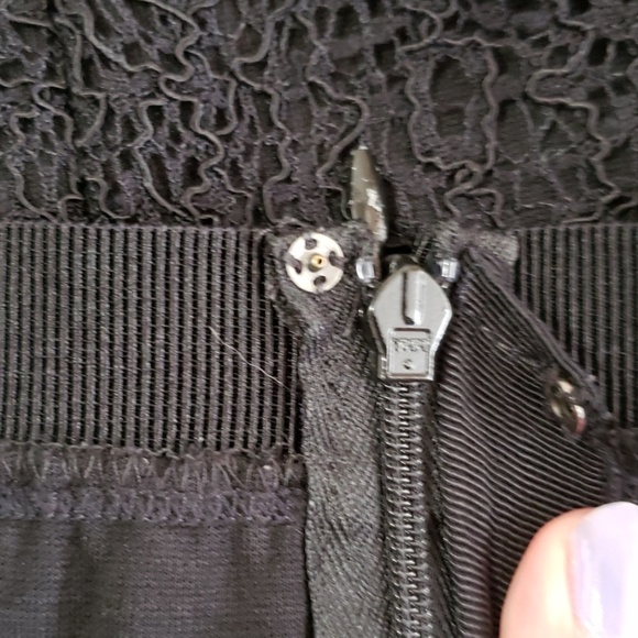 Ann Taylor black lace mini skirt - Picture 4 of 6